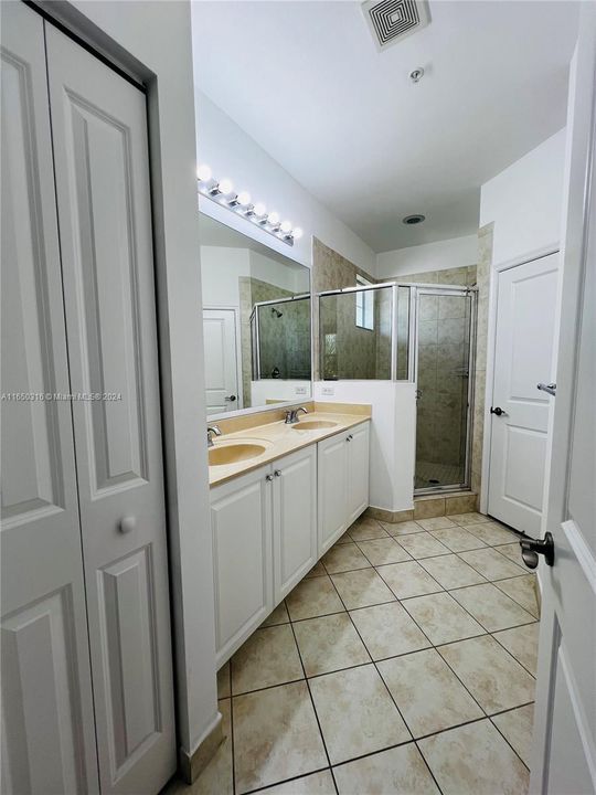 Master Bedroom Bathroom