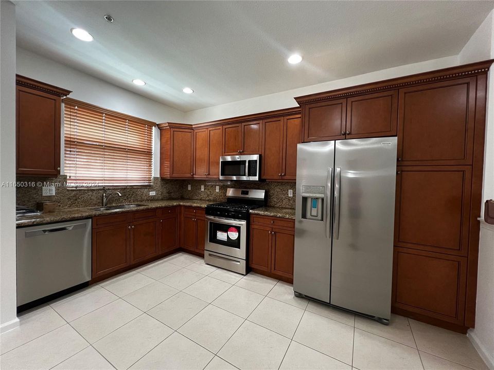 Kitchen- All New Stainless Steel Appliances