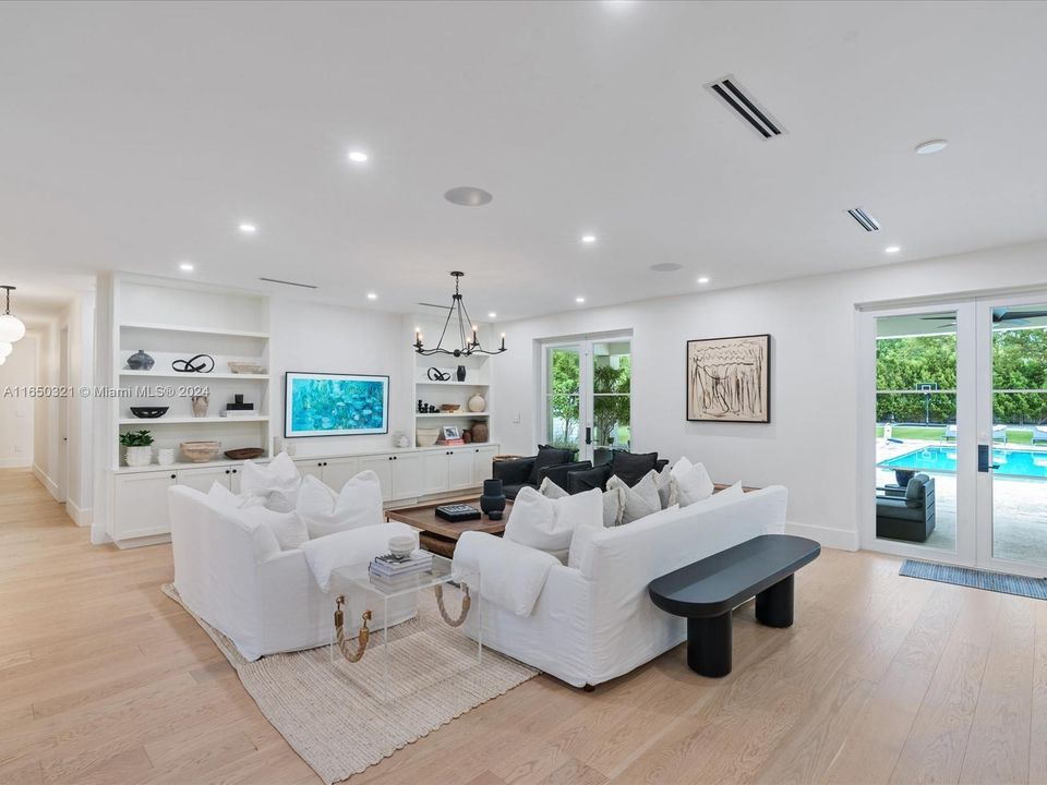 For Sale: $3,800,000 (5 beds, 4 baths, 3808 Square Feet)