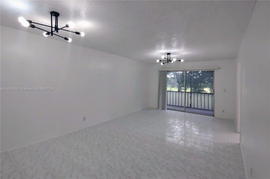 Recently Rented: $1,800 (2 beds, 2 baths, 949 Square Feet)