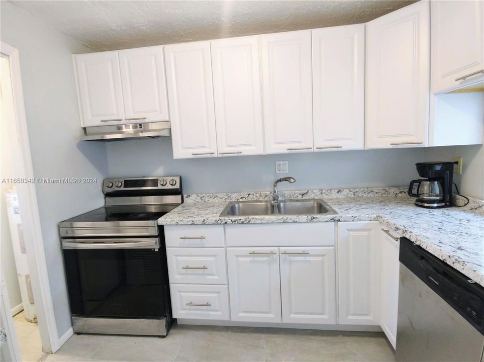Recently Rented: $1,800 (2 beds, 2 baths, 949 Square Feet)