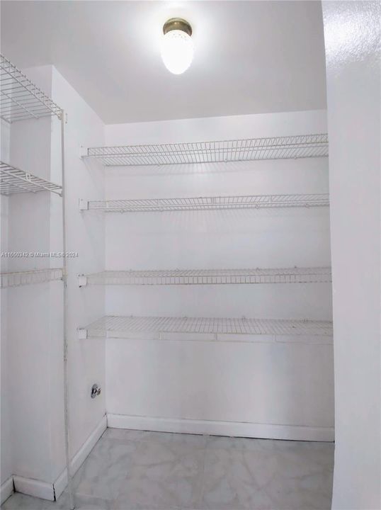 Recently Rented: $1,800 (2 beds, 2 baths, 949 Square Feet)