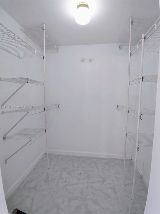 Recently Rented: $1,800 (2 beds, 2 baths, 949 Square Feet)