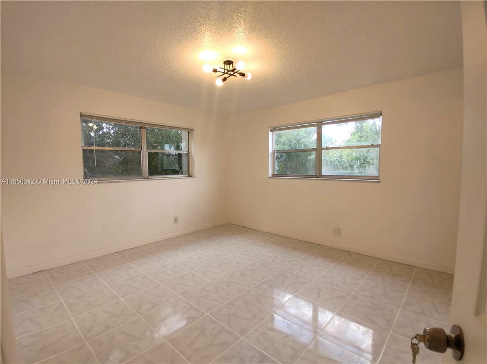 Recently Rented: $1,800 (2 beds, 2 baths, 949 Square Feet)