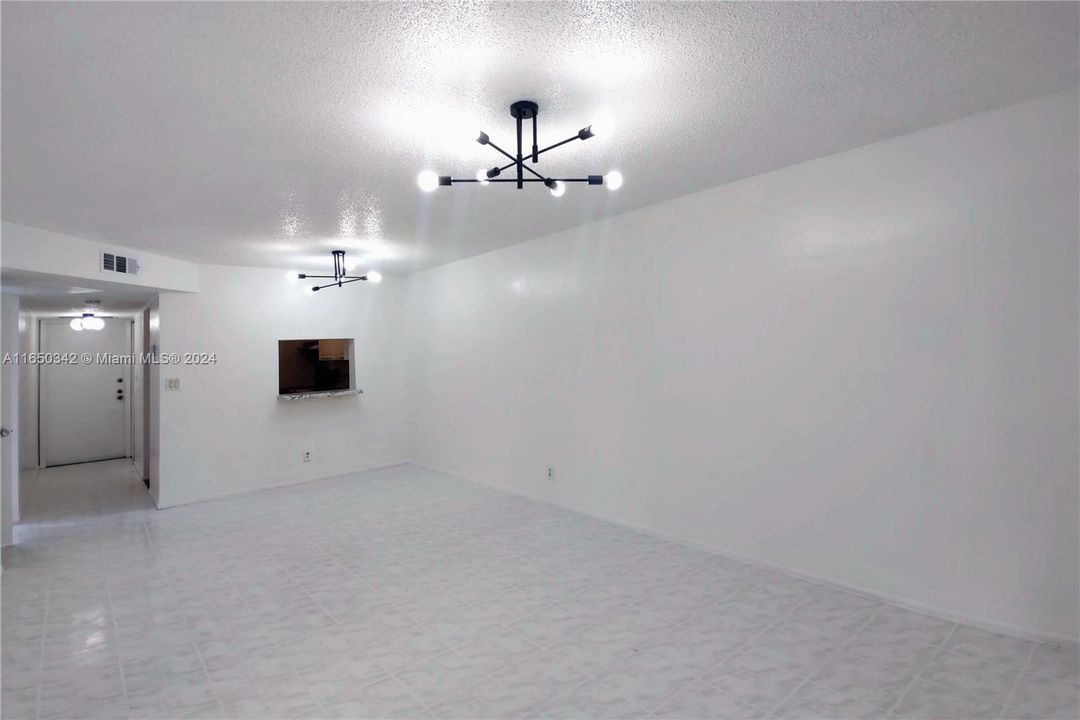 Recently Rented: $1,800 (2 beds, 2 baths, 949 Square Feet)