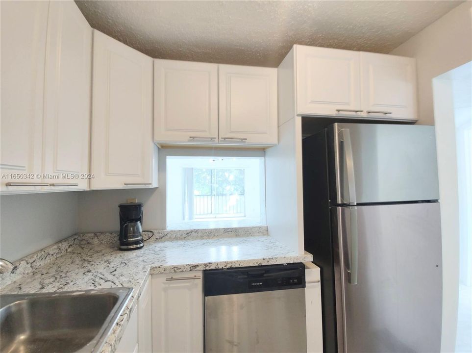 Recently Rented: $1,800 (2 beds, 2 baths, 949 Square Feet)