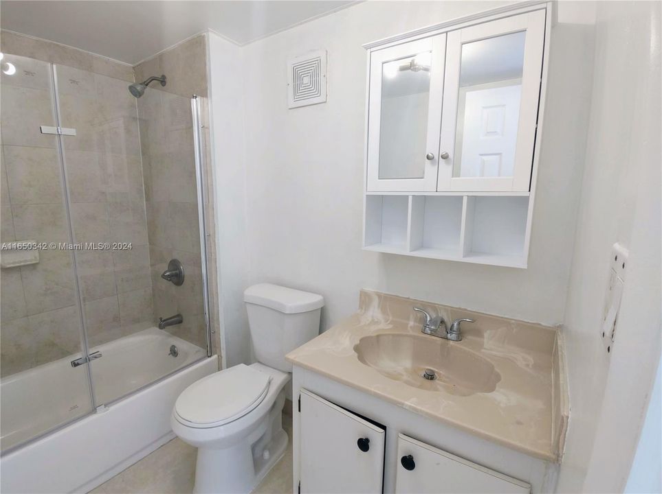 Recently Rented: $1,800 (2 beds, 2 baths, 949 Square Feet)