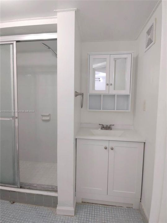 Recently Rented: $1,800 (2 beds, 2 baths, 949 Square Feet)