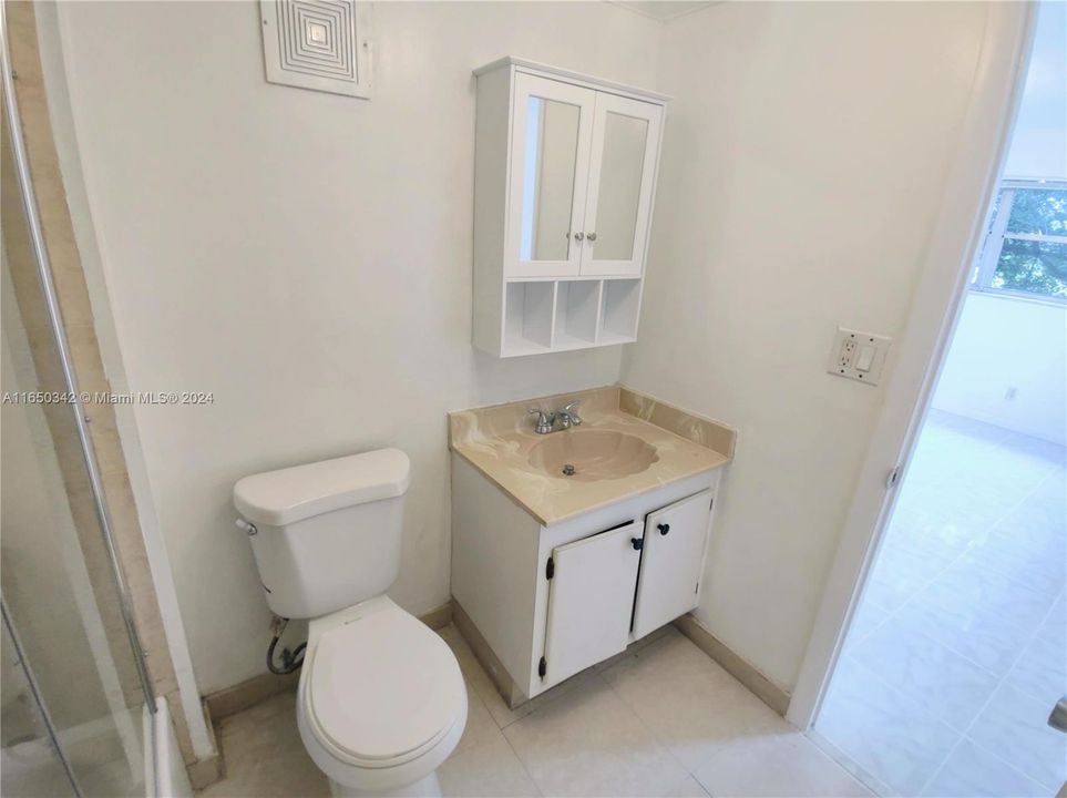 Recently Rented: $1,800 (2 beds, 2 baths, 949 Square Feet)