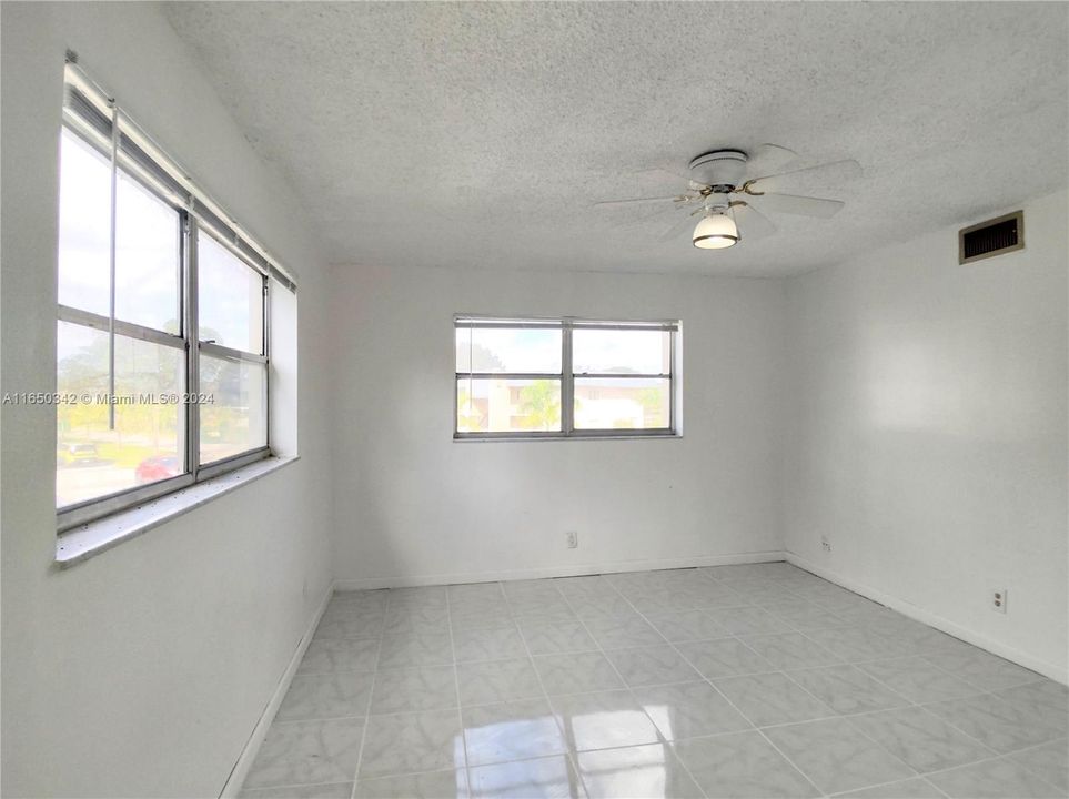 Recently Rented: $1,800 (2 beds, 2 baths, 949 Square Feet)