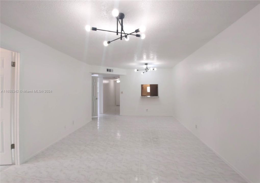 Recently Rented: $1,800 (2 beds, 2 baths, 949 Square Feet)