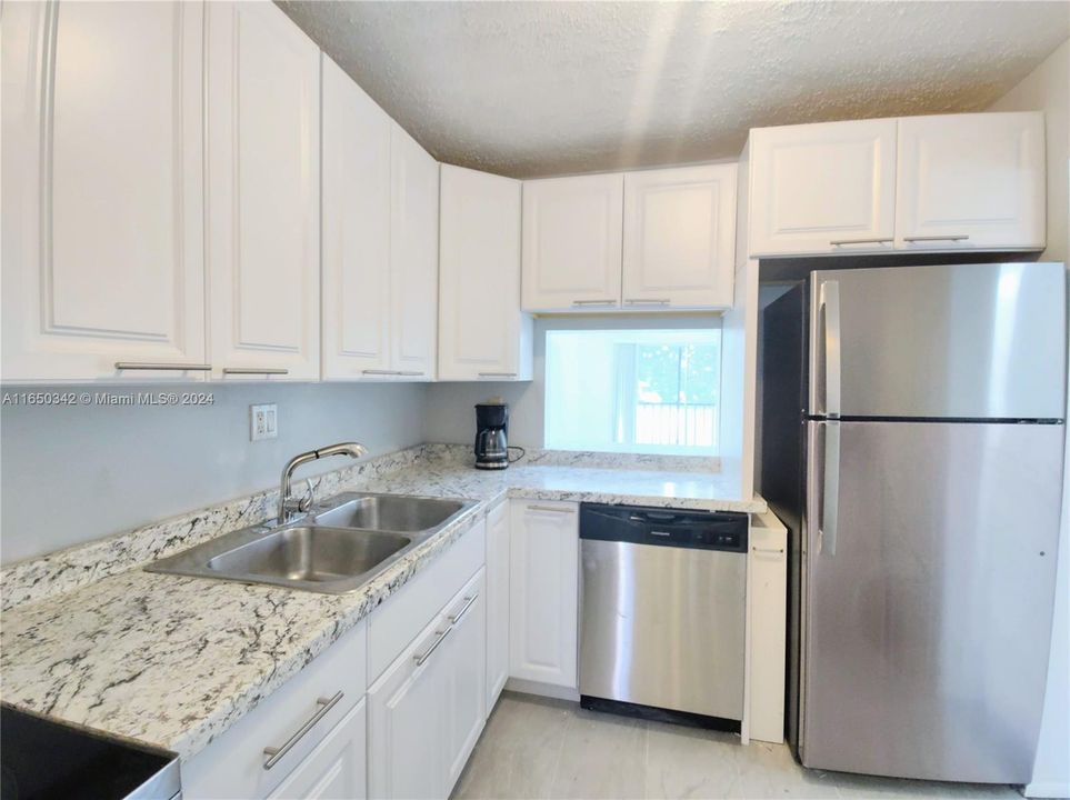 Recently Rented: $1,800 (2 beds, 2 baths, 949 Square Feet)