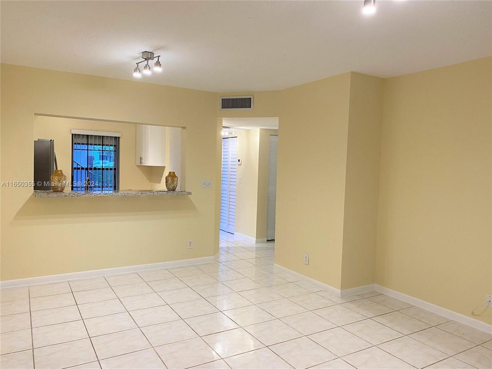 Active With Contract: $2,050 (2 beds, 2 baths, 850 Square Feet)