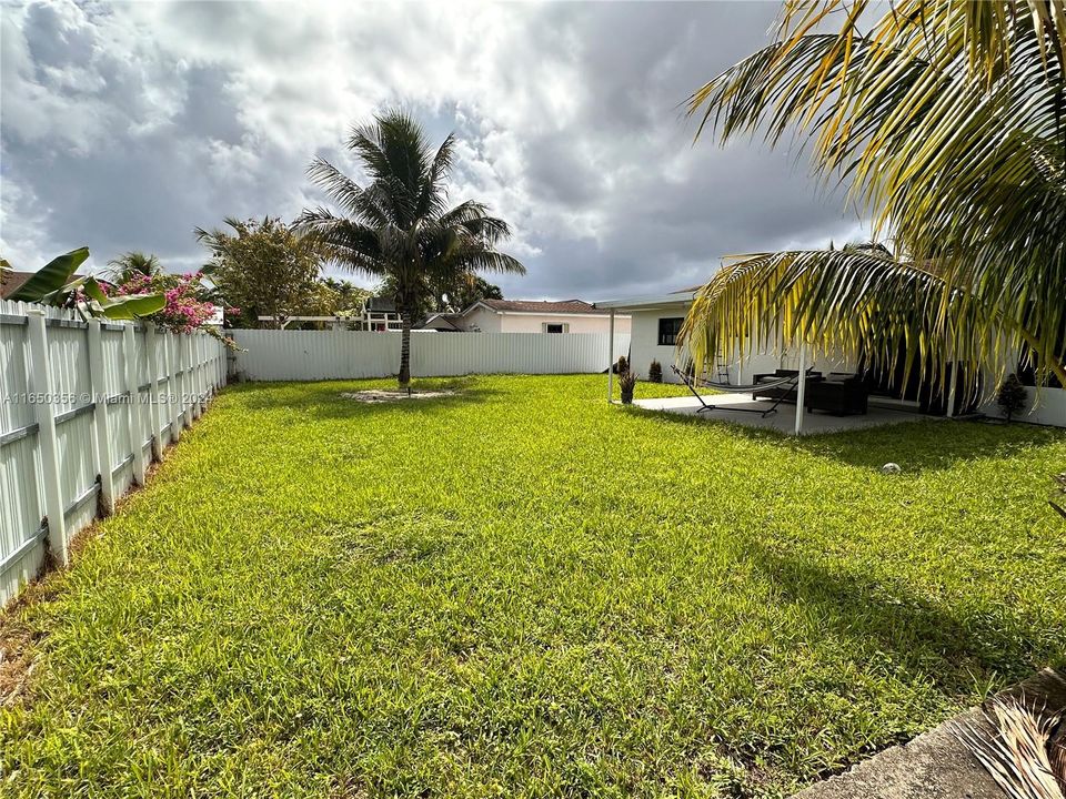 Active With Contract: $3,500 (3 beds, 1 baths, 1350 Square Feet)