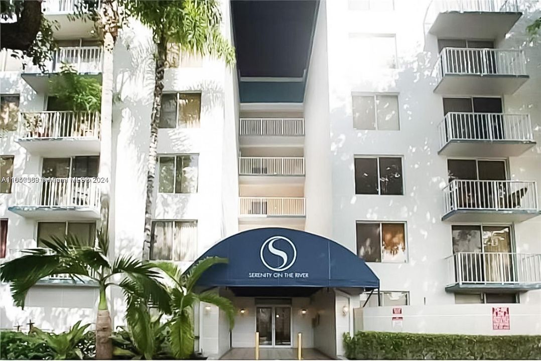 Active With Contract: $1,900 (1 beds, 1 baths, 634 Square Feet)