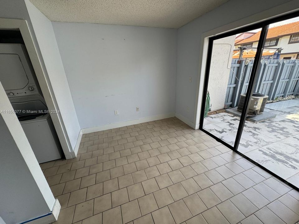 Active With Contract: $330,000 (2 beds, 1 baths, 936 Square Feet)