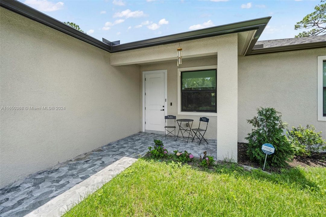 For Sale: $299,900 (3 beds, 2 baths, 1408 Square Feet)