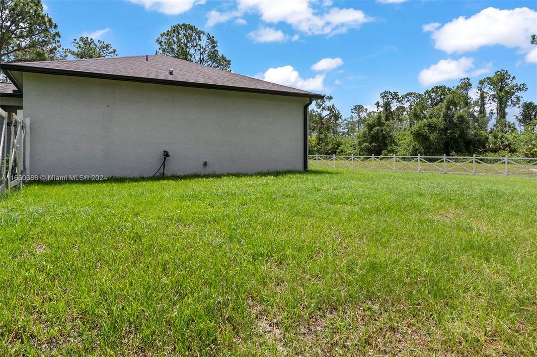 For Sale: $299,900 (3 beds, 2 baths, 1408 Square Feet)