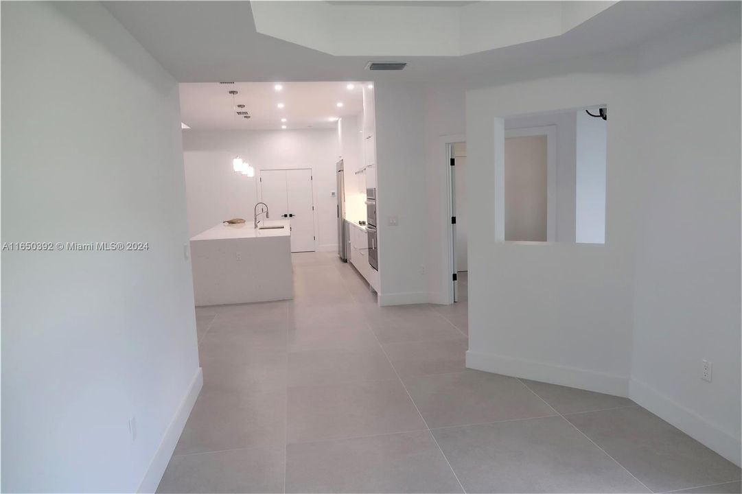 En Venta: $955,000 (3 camas, 2 baños, 2423 Pies cuadrados)