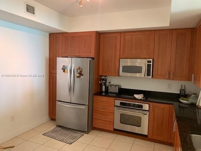 Active With Contract: $4,500 (3 beds, 3 baths, 1650 Square Feet)