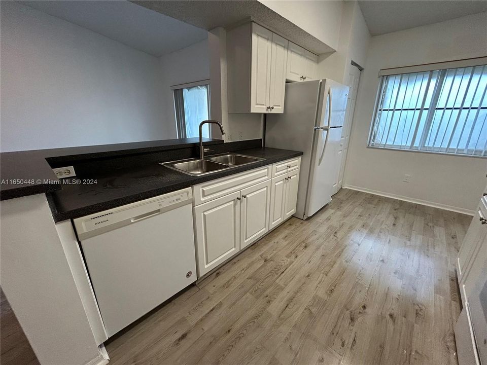 Active With Contract: $2,500 (3 beds, 2 baths, 1247 Square Feet)