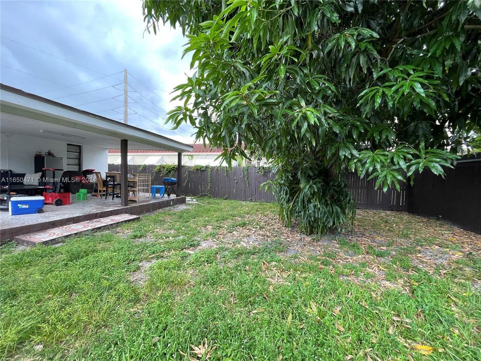 For Sale: $750,000 (4 beds, 3 baths, 1969 Square Feet)