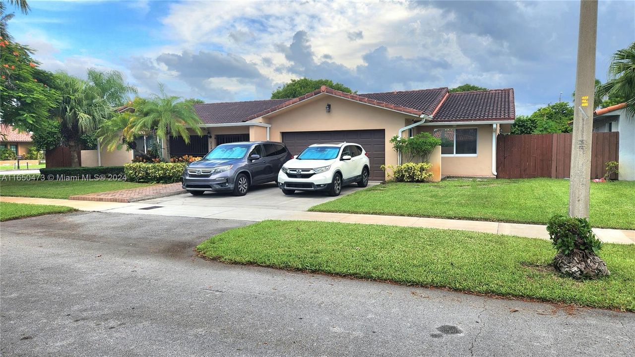 Active With Contract: $920,000 (4 beds, 3 baths, 2519 Square Feet)