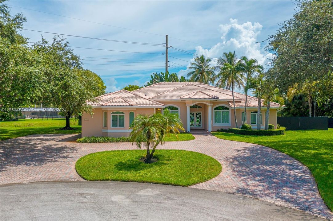 For Sale: $1,499,000 (4 beds, 3 baths, 2704 Square Feet)