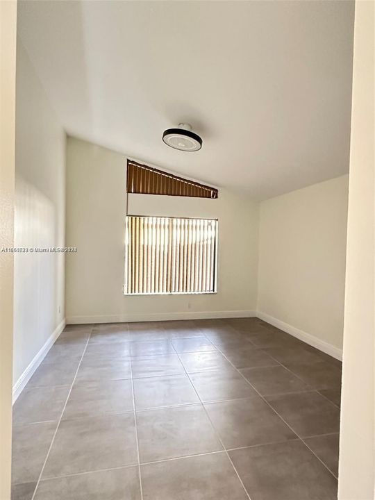 Active With Contract: $2,700 (2 beds, 2 baths, 1175 Square Feet)