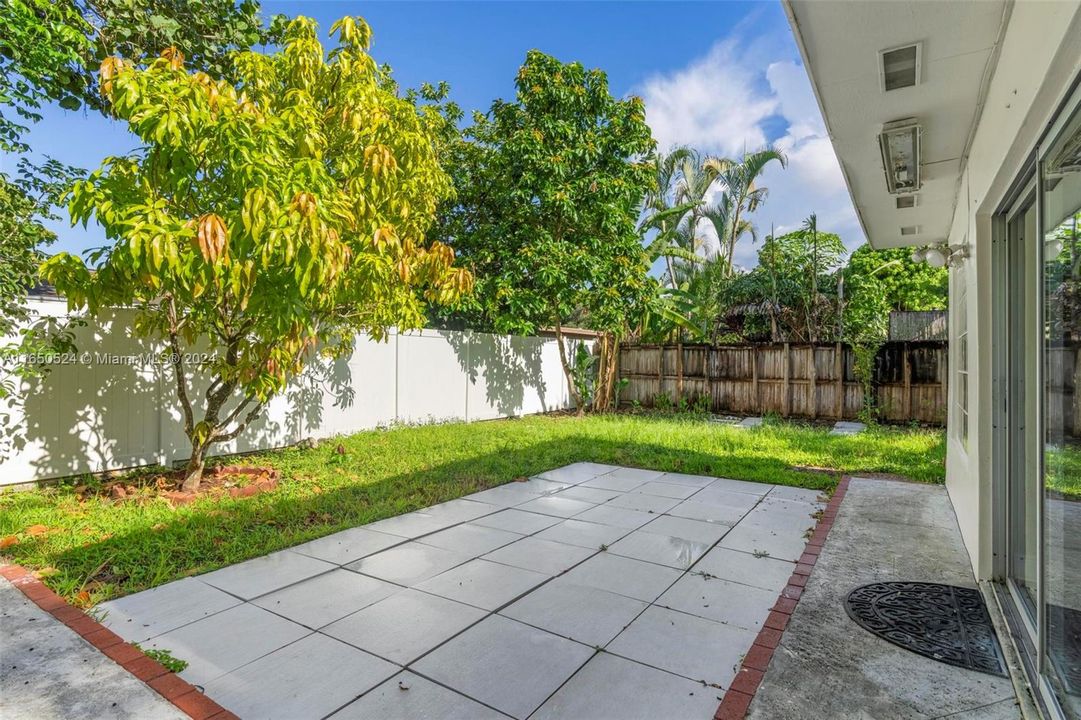 Active With Contract: $3,600 (3 beds, 2 baths, 1522 Square Feet)