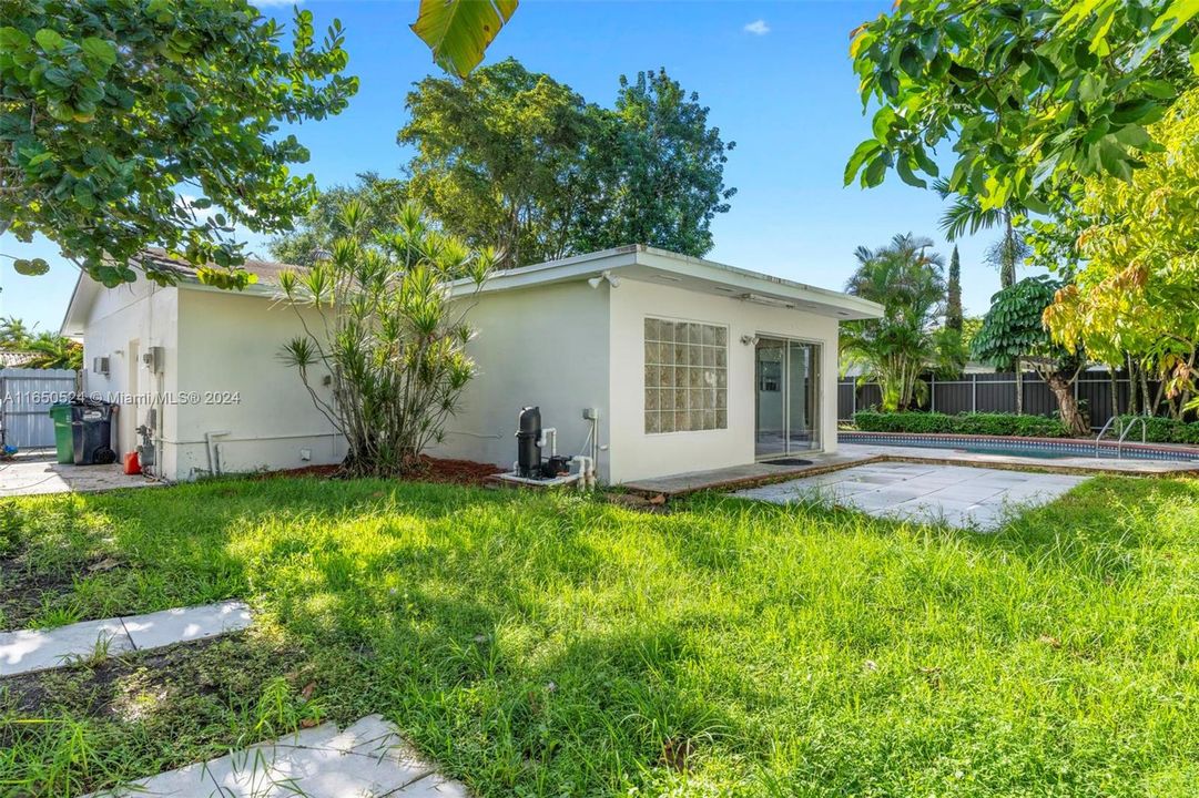 Active With Contract: $3,600 (3 beds, 2 baths, 1522 Square Feet)