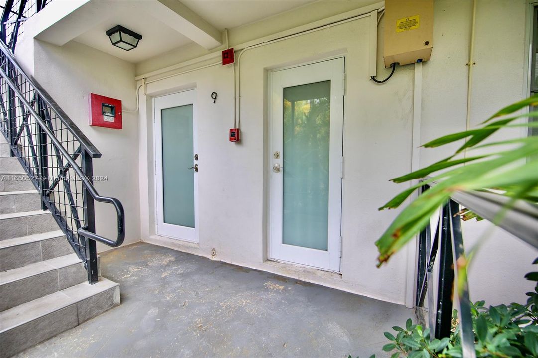 For Sale: $220,000 (1 beds, 1 baths, 588 Square Feet)