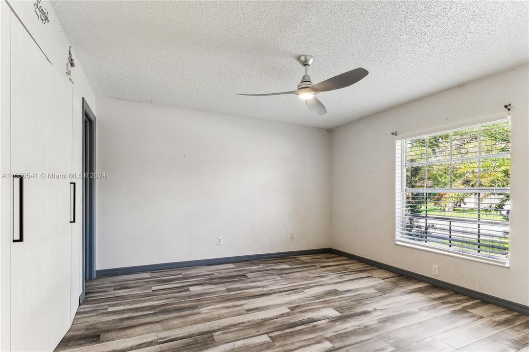 Недавно продано: $420,000 (2 спален, 3 ванн, 957 Квадратных фут)