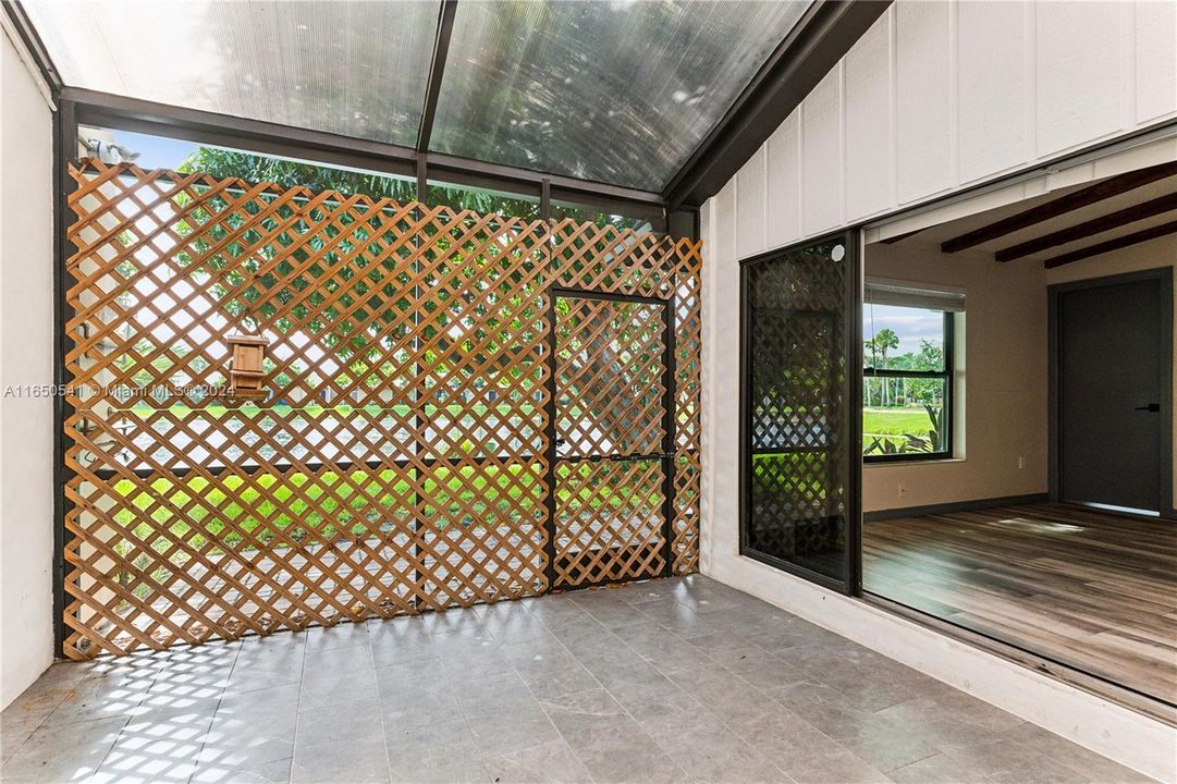 Недавно продано: $420,000 (2 спален, 3 ванн, 957 Квадратных фут)