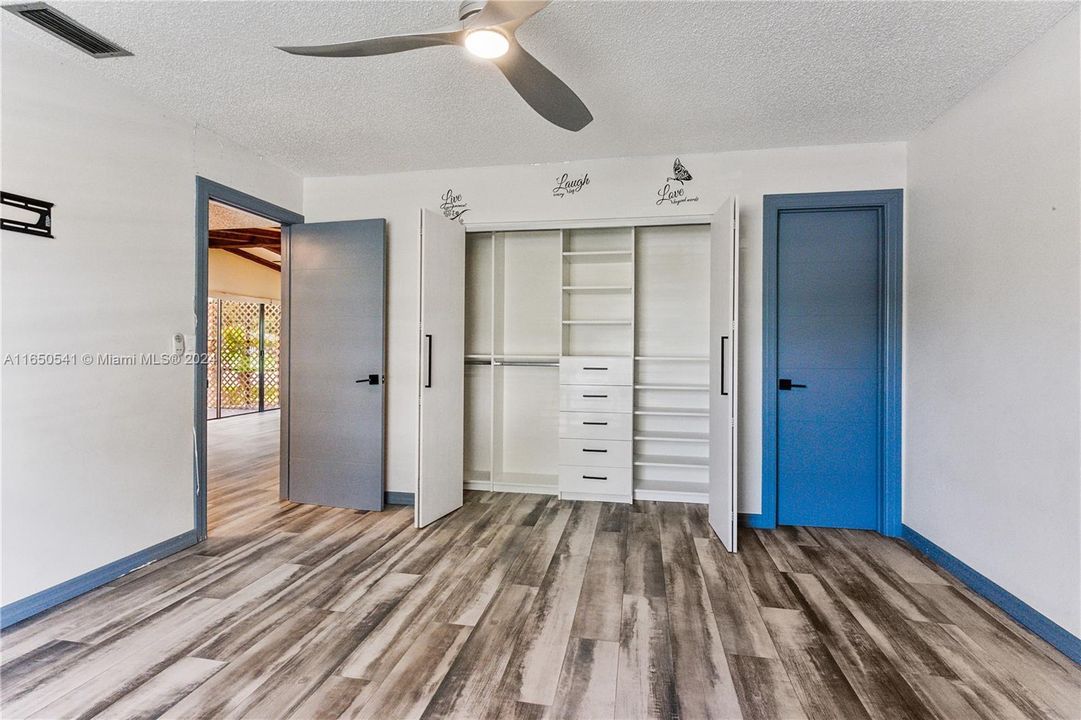 Недавно продано: $420,000 (2 спален, 3 ванн, 957 Квадратных фут)