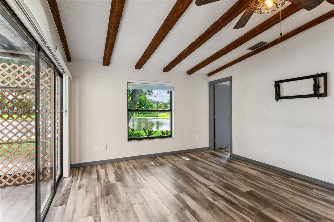 Недавно продано: $420,000 (2 спален, 3 ванн, 957 Квадратных фут)