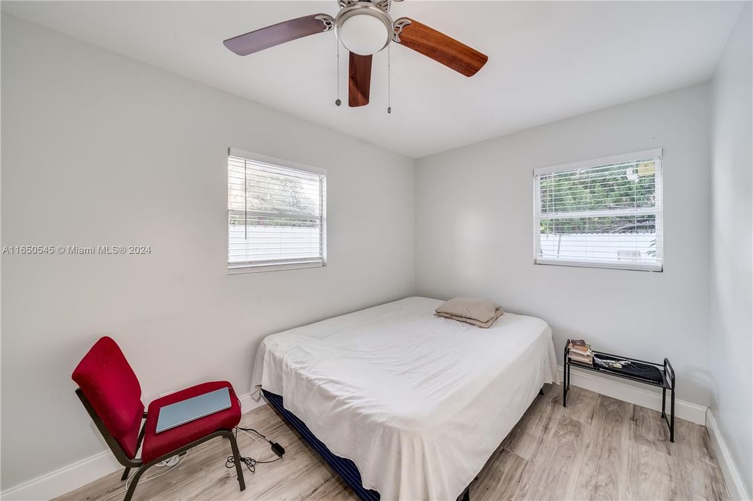 Recently Sold: $410,000 (4 beds, 1 baths, 1303 Square Feet)