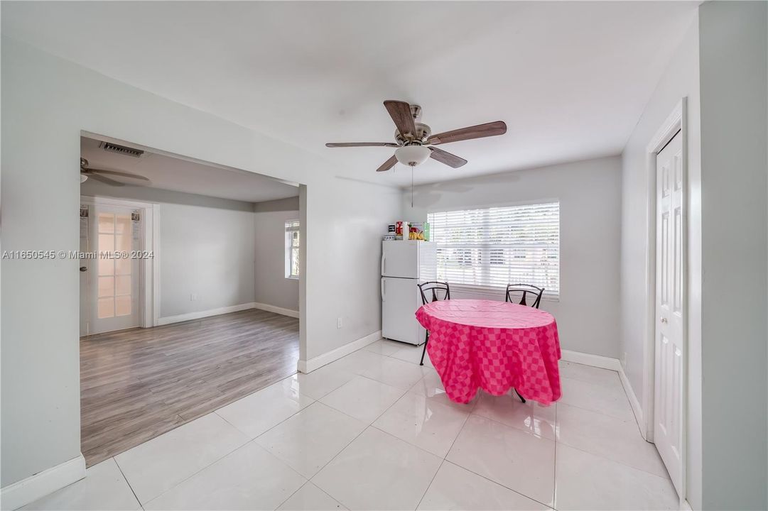Recently Sold: $410,000 (4 beds, 1 baths, 1303 Square Feet)