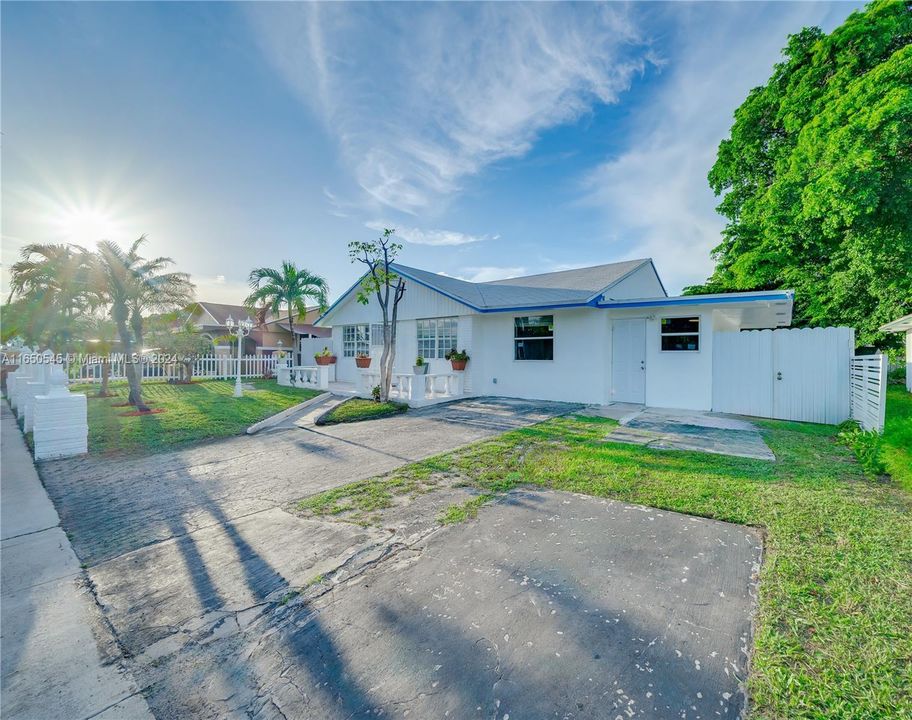 Recently Sold: $410,000 (4 beds, 1 baths, 1303 Square Feet)