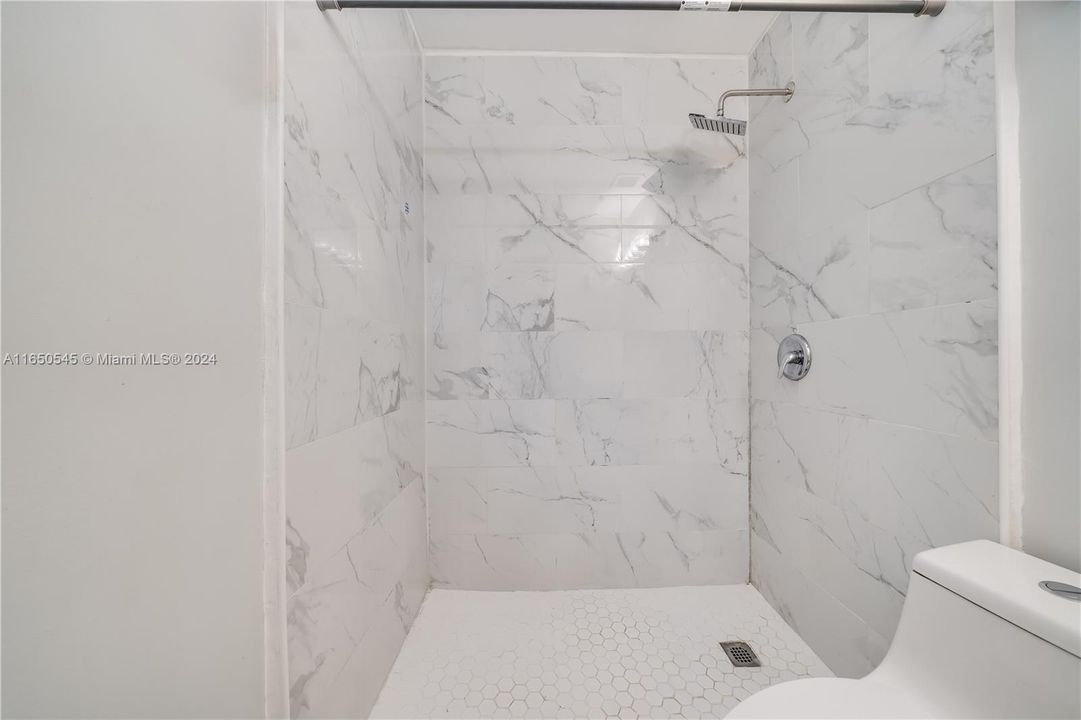 Recently Sold: $410,000 (4 beds, 1 baths, 1303 Square Feet)