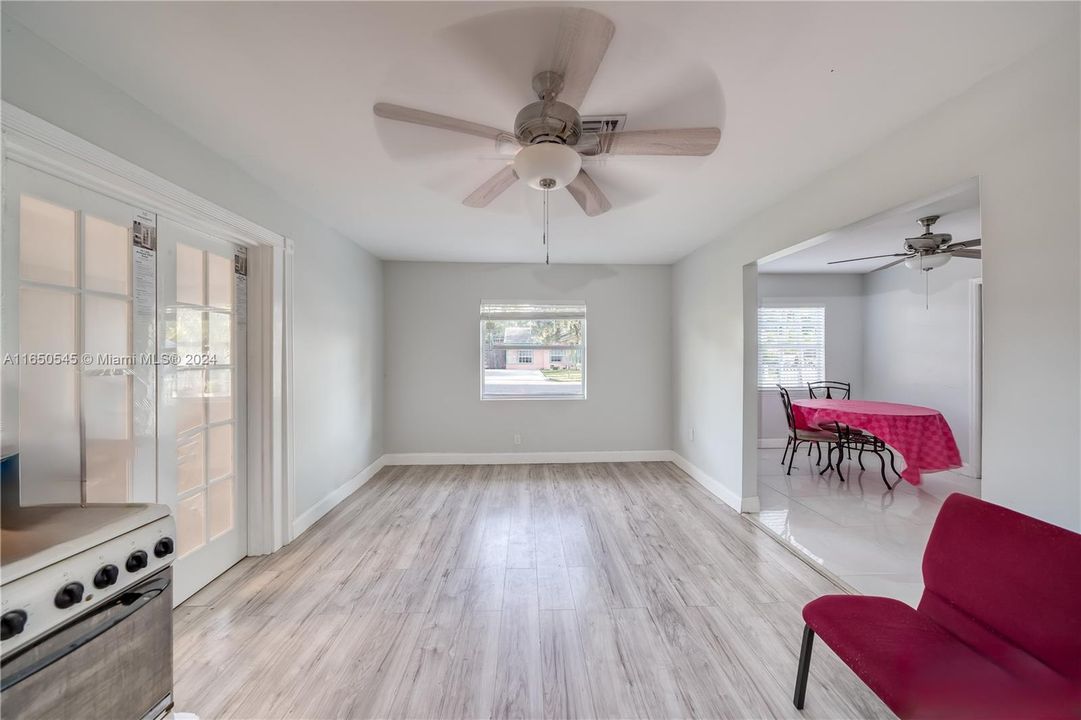 Recently Sold: $410,000 (4 beds, 1 baths, 1303 Square Feet)