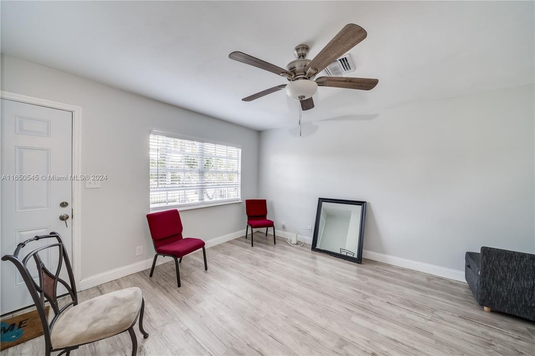 Recently Sold: $410,000 (4 beds, 1 baths, 1303 Square Feet)