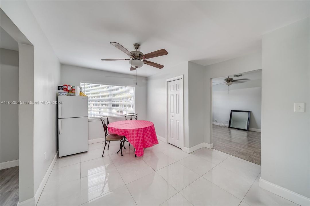 Recently Sold: $410,000 (4 beds, 1 baths, 1303 Square Feet)