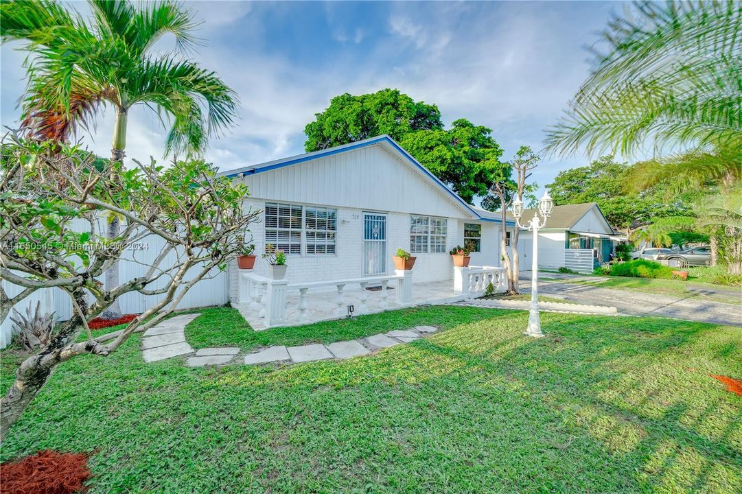 Recently Sold: $410,000 (4 beds, 1 baths, 1303 Square Feet)