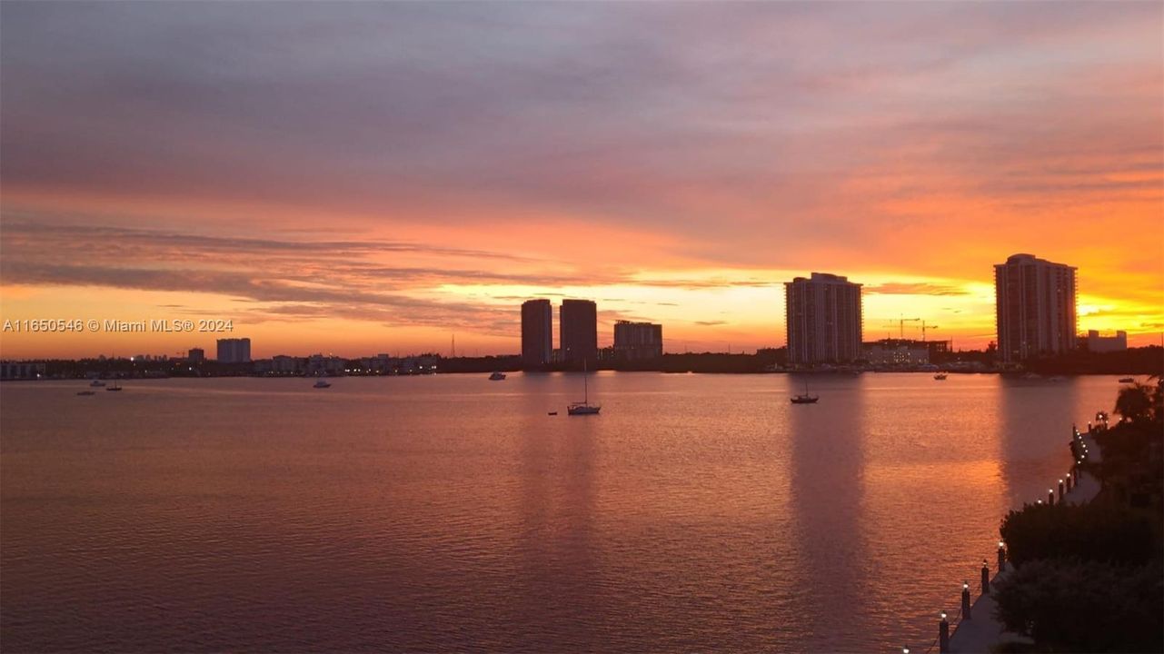 Sunset view at Maule Lake