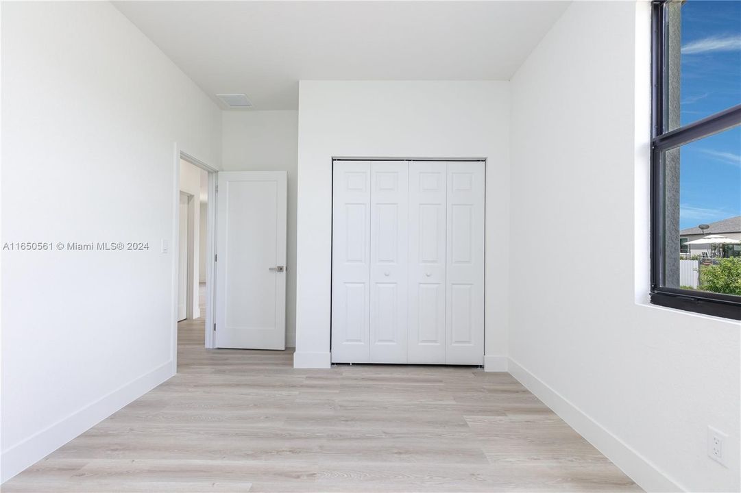 For Sale: $299,900 (3 beds, 2 baths, 1362 Square Feet)