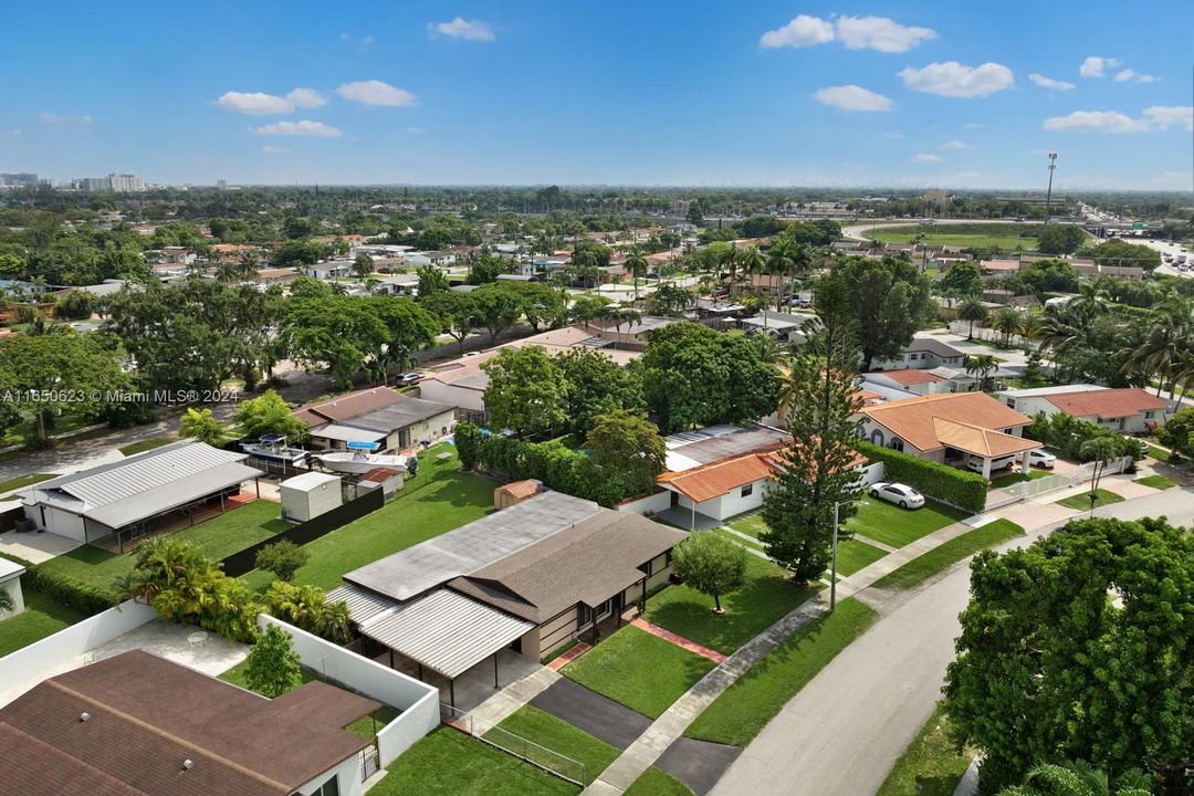 For Sale: $699,900 (3 beds, 2 baths, 1937 Square Feet)