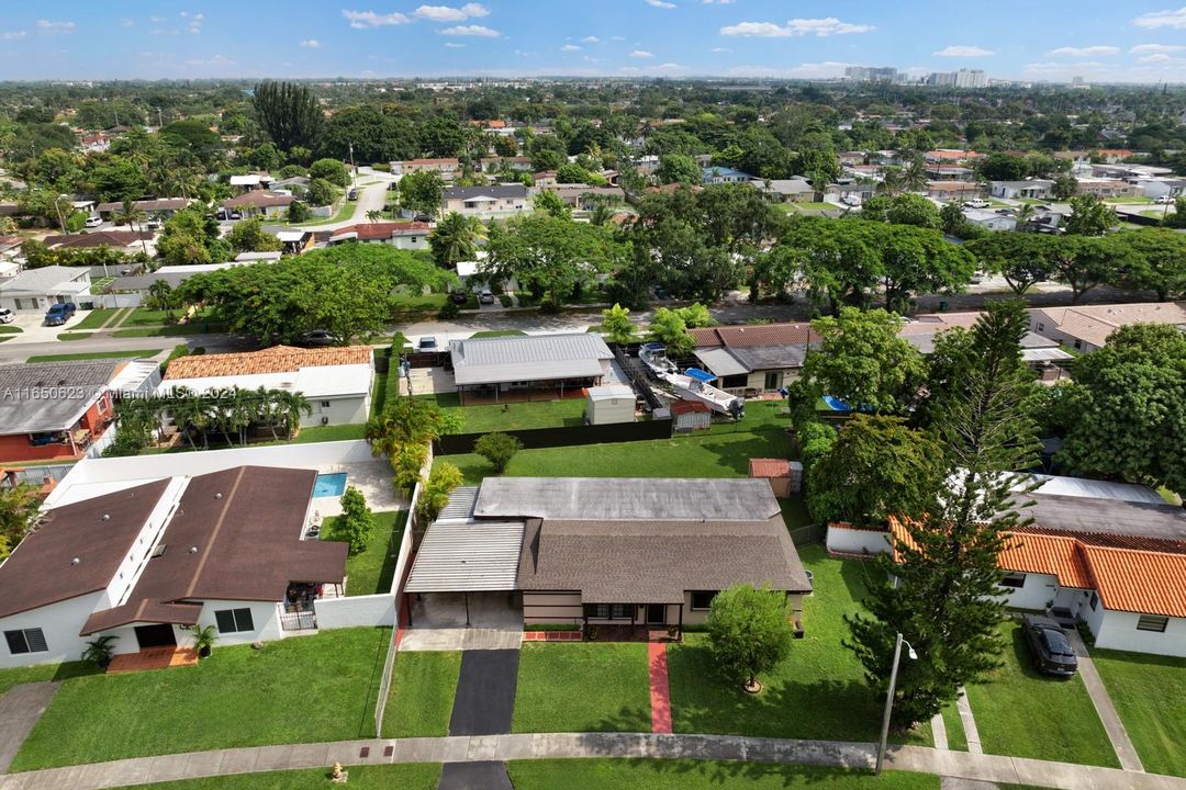 For Sale: $699,900 (3 beds, 2 baths, 1937 Square Feet)