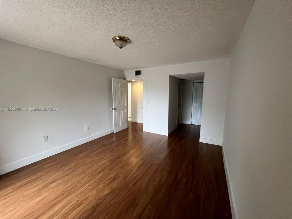 For Rent: $2,300 (2 beds, 2 baths, 939 Square Feet)