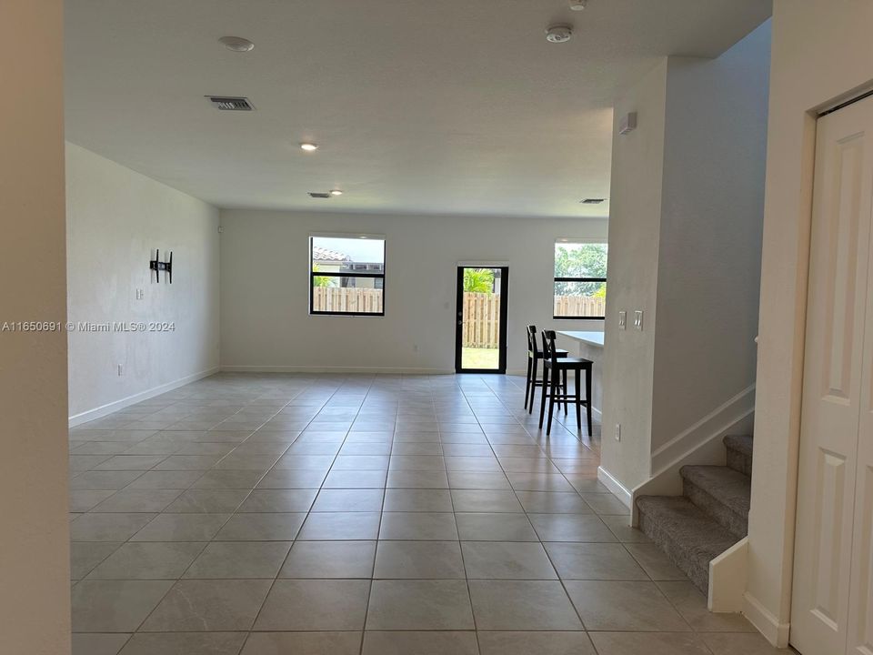 Active With Contract: $3,300 (4 beds, 2 baths, 2974 Square Feet)